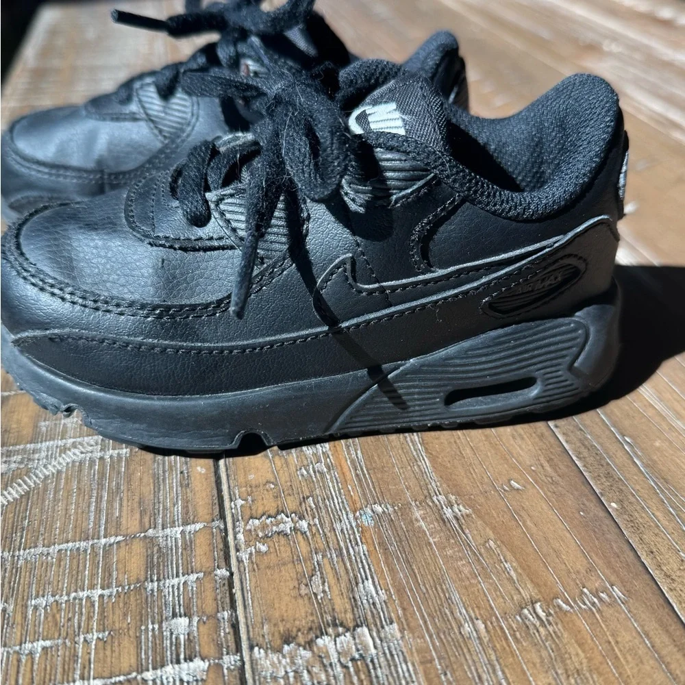 Nike Black Air Max 90 Sneakers with Air Cushioning - Picture 1 of 4